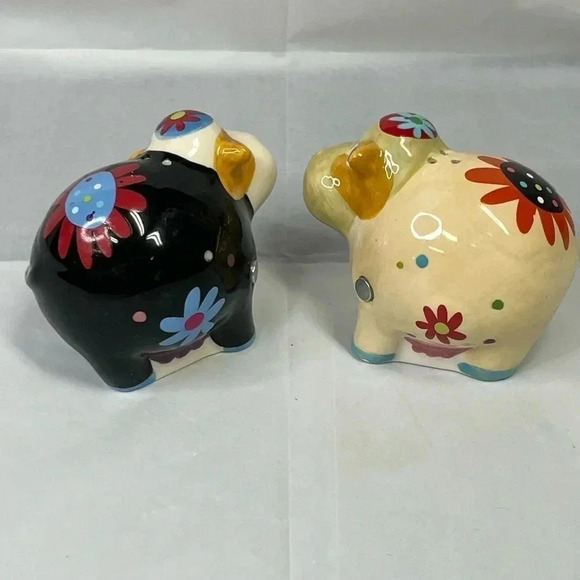 Lori Siebert Cozy Critters 22256 COWS Ceramic Salt and Pepper Kissing Shakers - Picture 4 of 6